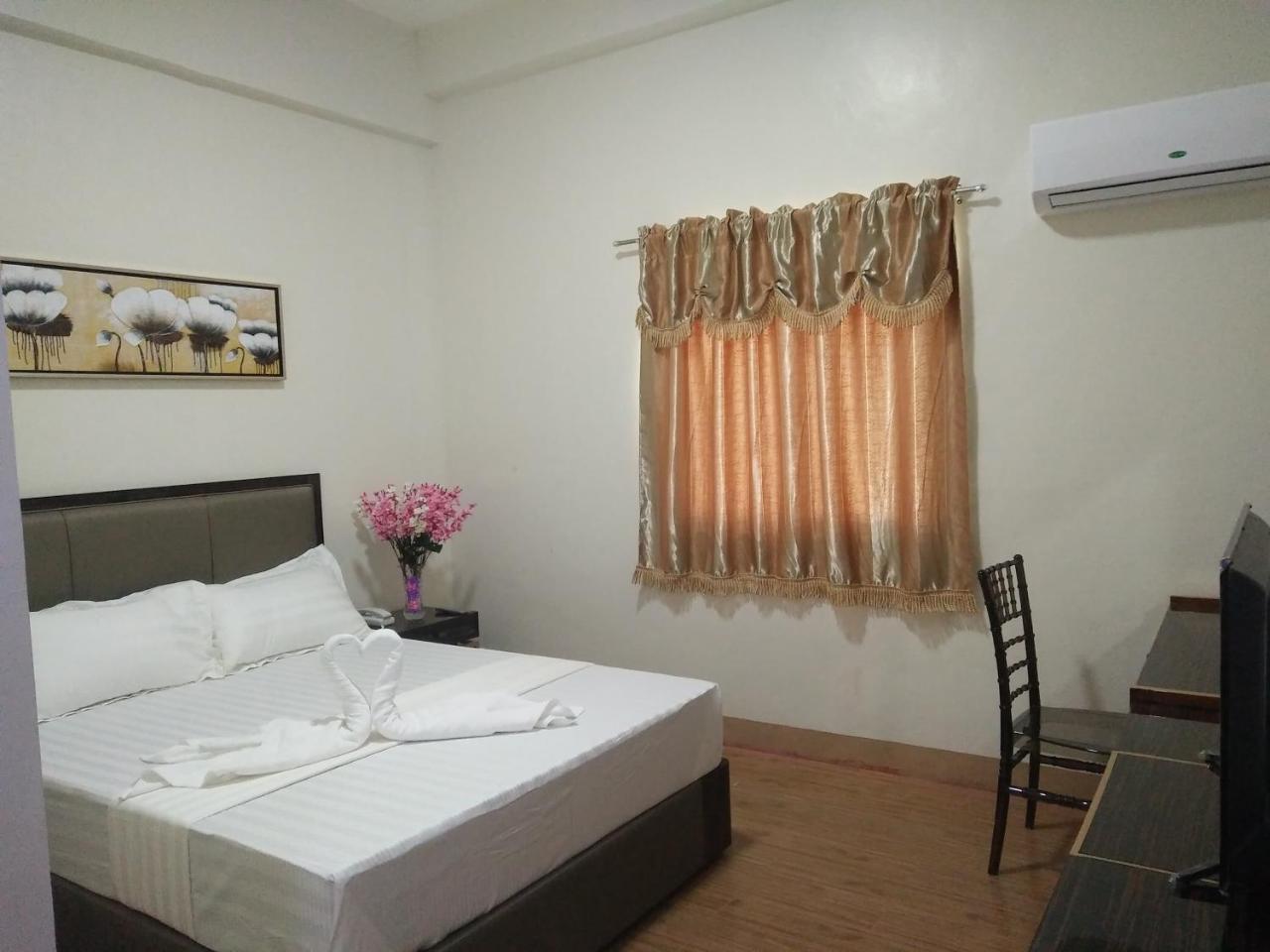 Meaco Royal Hotel - Batangas City Kültér fotó