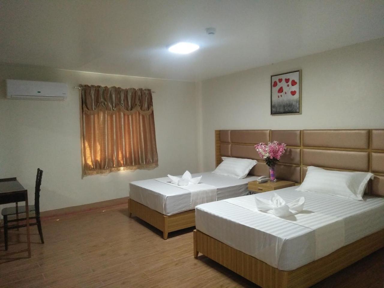 Meaco Royal Hotel - Batangas City Kültér fotó