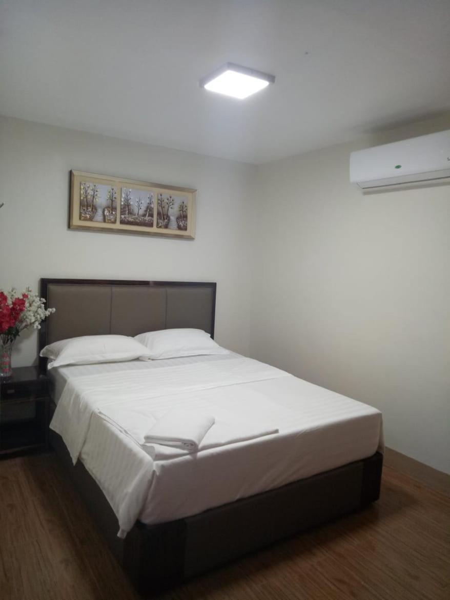 Meaco Royal Hotel - Batangas City Kültér fotó