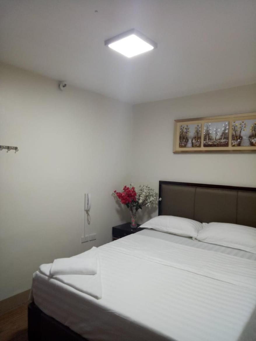 Meaco Royal Hotel - Batangas City Kültér fotó