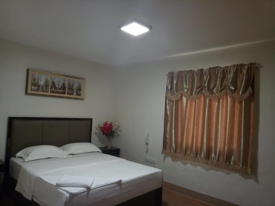 Meaco Royal Hotel - Batangas City Kültér fotó