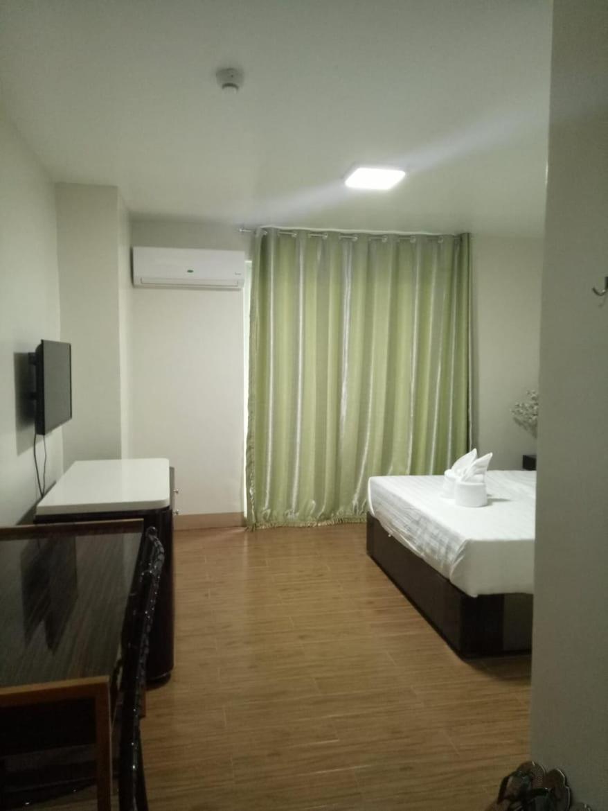 Meaco Royal Hotel - Batangas City Kültér fotó