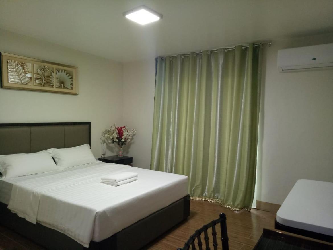 Meaco Royal Hotel - Batangas City Kültér fotó
