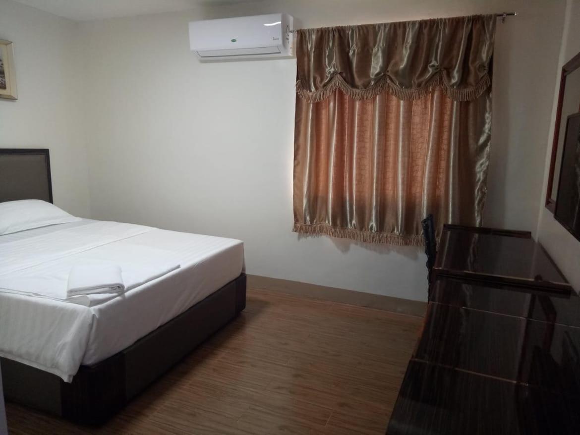 Meaco Royal Hotel - Batangas City Kültér fotó