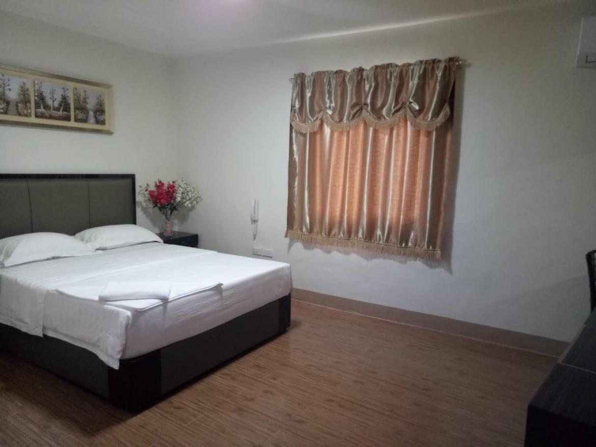 Meaco Royal Hotel - Batangas City Kültér fotó