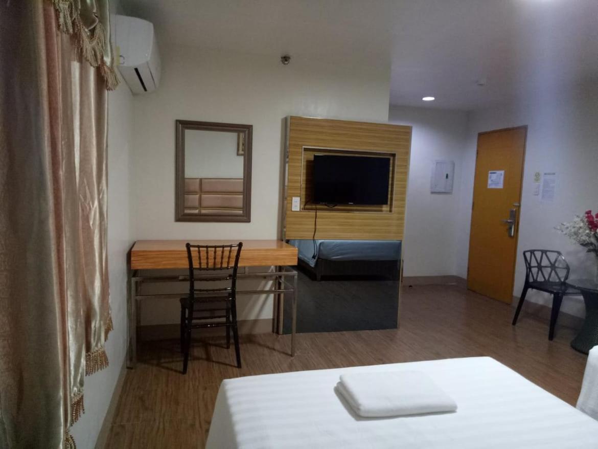 Meaco Royal Hotel - Batangas City Kültér fotó