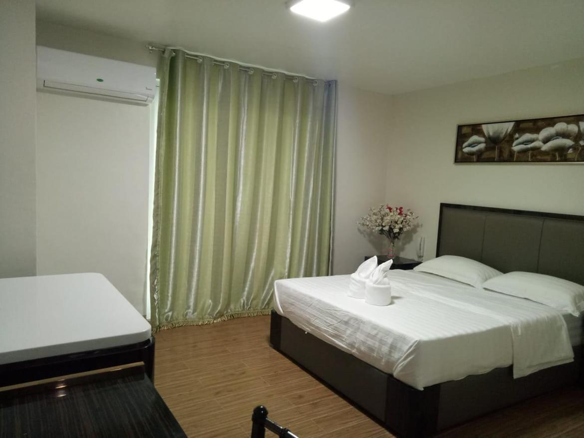 Meaco Royal Hotel - Batangas City Kültér fotó