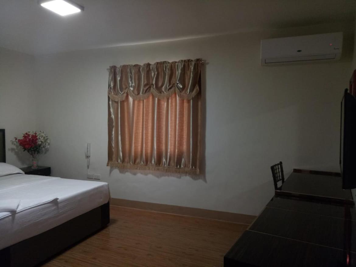 Meaco Royal Hotel - Batangas City Kültér fotó